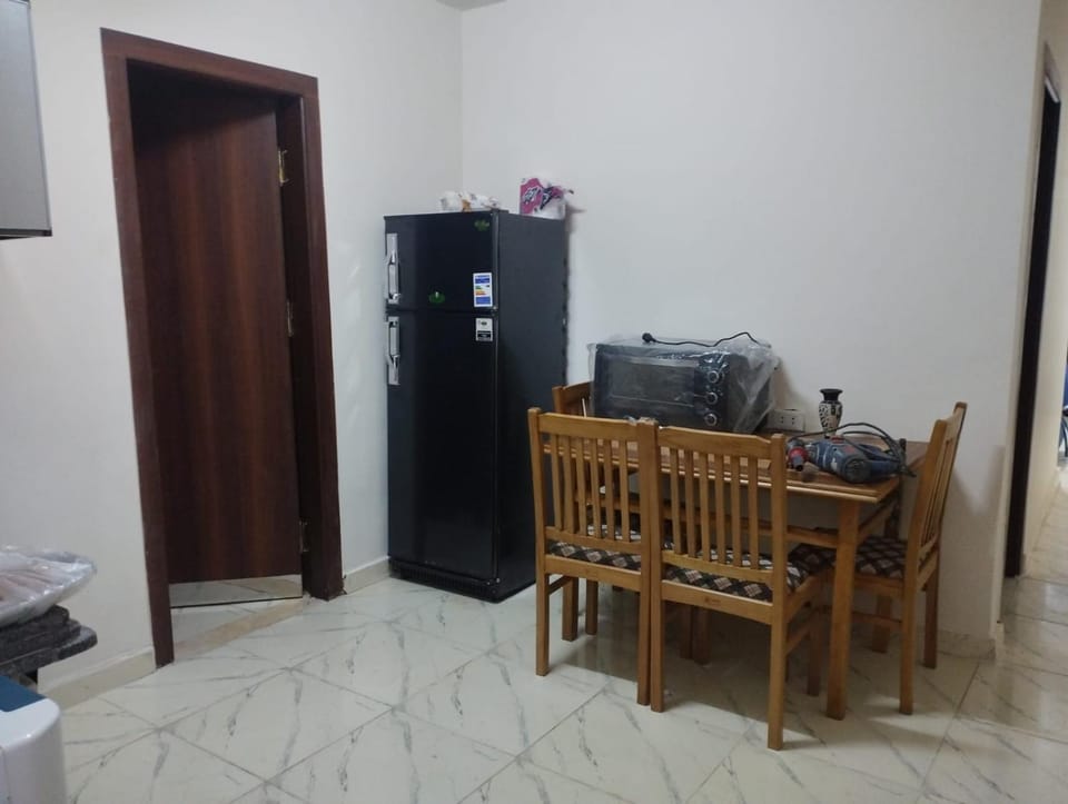 Kitchen or kitchenette, Dining area, minibar, oven