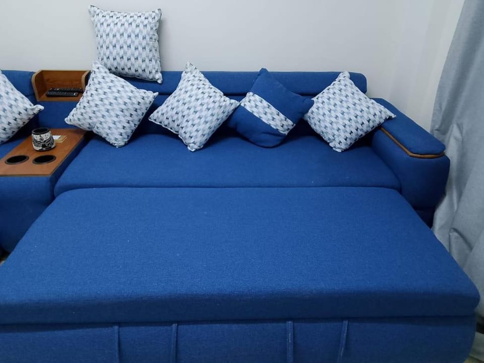 Bed, Living room, Photo of the whole room, Seating area