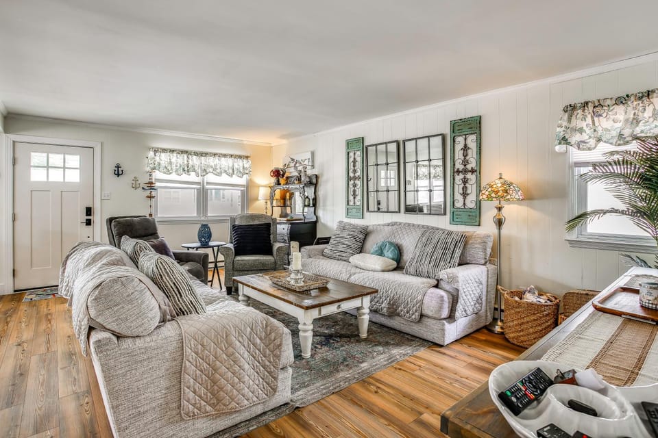 Block and Half to Beach! Minutes From AC, Casinos House in Brigantine