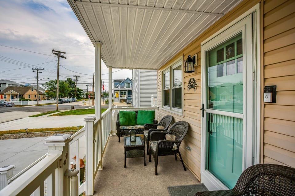 Block and Half to Beach! Minutes From AC, Casinos House in Brigantine