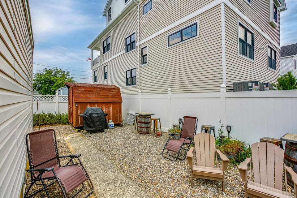 Block and Half to Beach! Minutes From AC, Casinos House in Brigantine