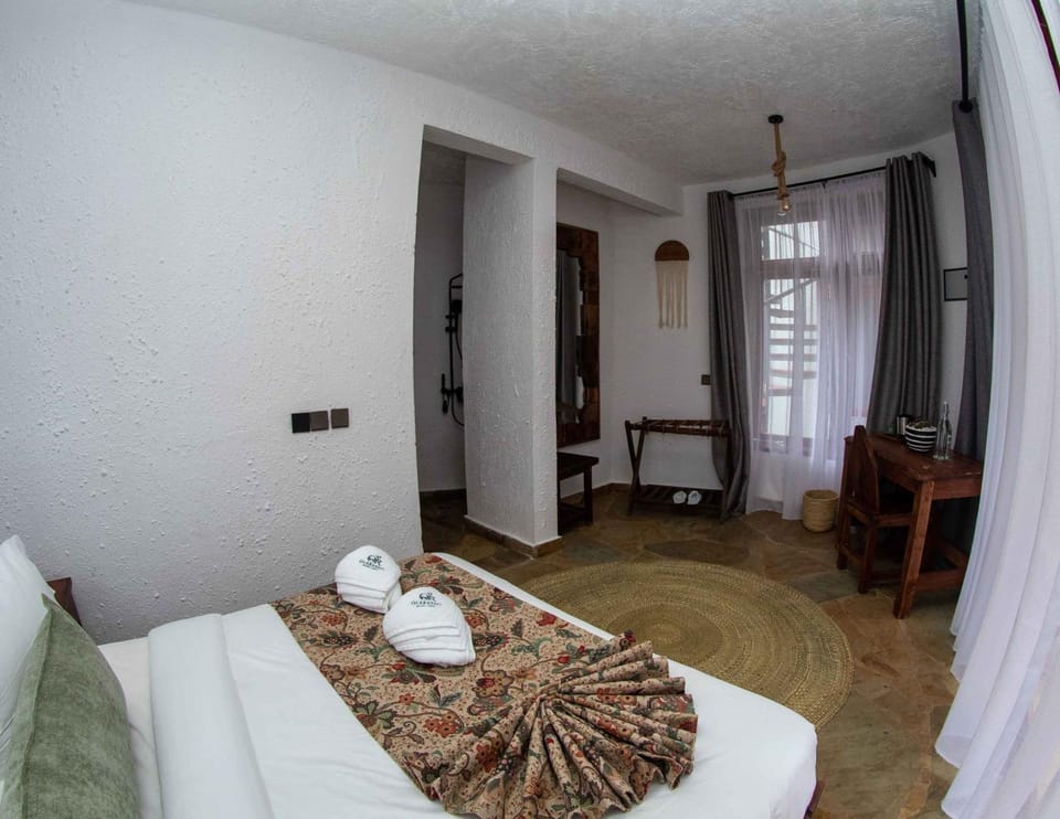 Bed, Living room, Photo of the whole room, Seating area, Dining area, Bedroom