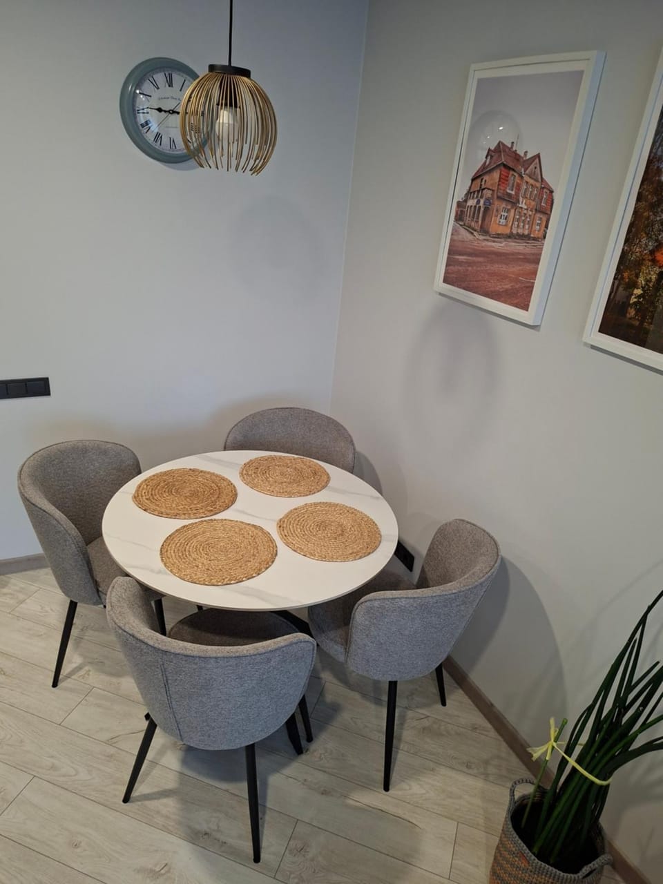 Living room, Decorative detail, Seating area, Dining area