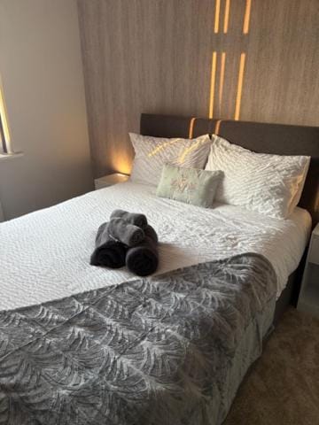 Beautiful Canal View Flat Apartment in London Borough of Hillingdon