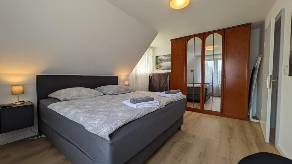 Bed, Bedroom, wardrobe