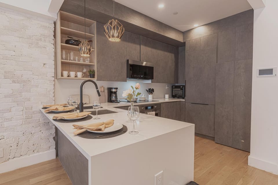 Coffee/tea facilities, Kitchen or kitchenette, stove, toaster