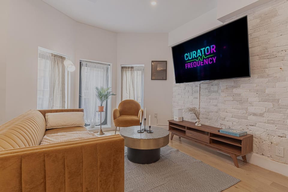 TV and multimedia, Living room, Evening entertainment