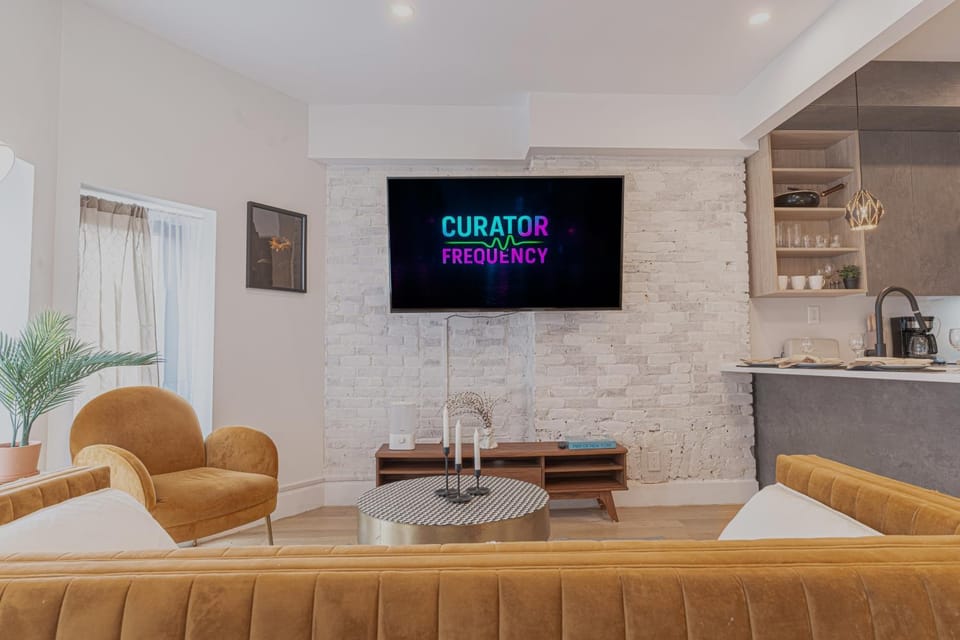 TV and multimedia, Living room, Evening entertainment