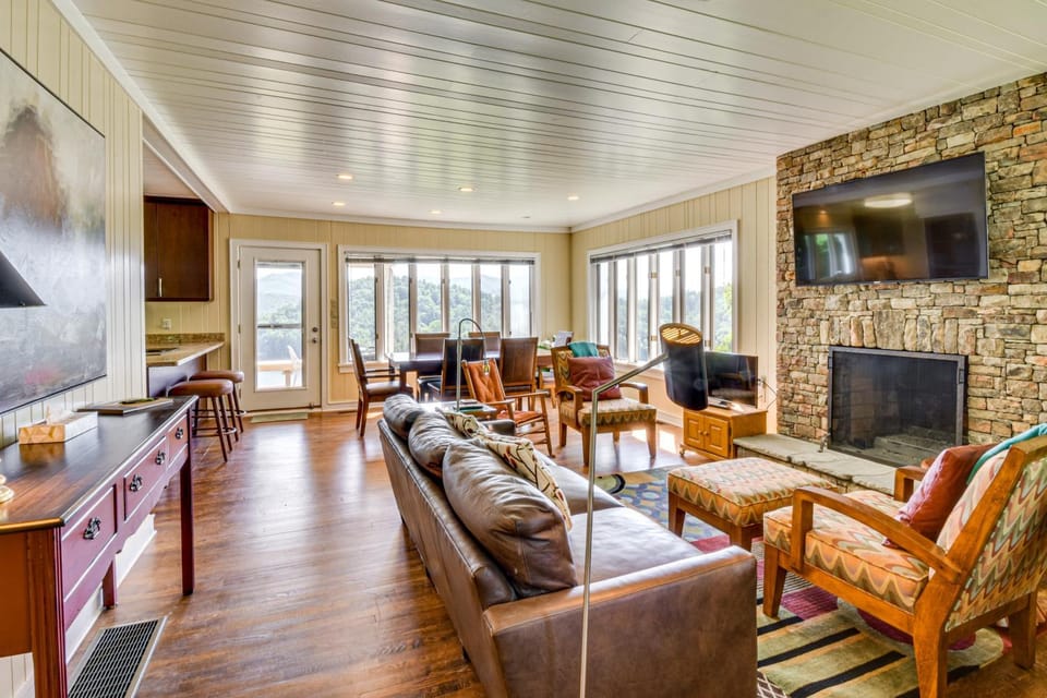 Mountain Home Near Lake Glenville w/ Scenic Views House in Lake Glenville