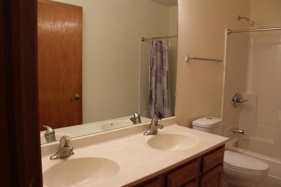 Johnston paradise House in Urbandale