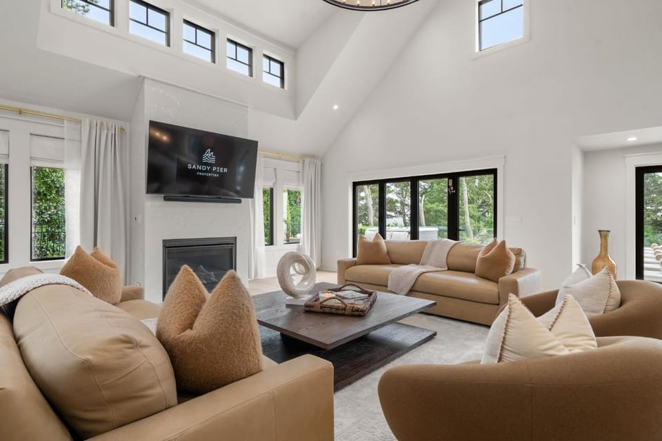 Luxury Home w Salt Water Pool Overlooking Ocean House in Harwich