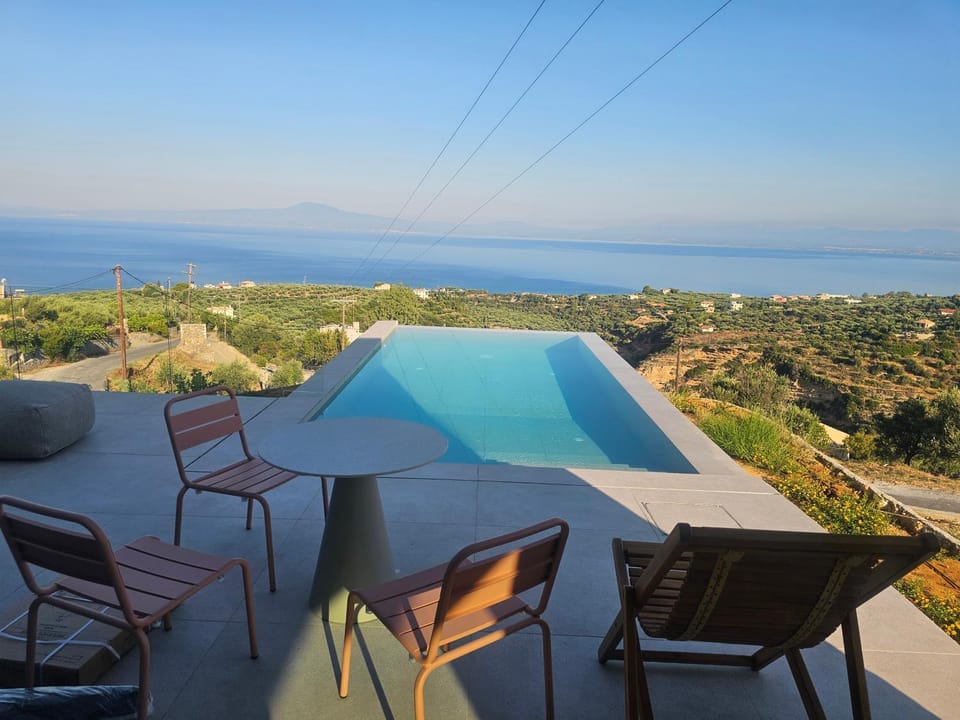 Day, Natural landscape, View (from property/room), Balcony/Terrace, Pool view, Sea view, Swimming pool, sunbed
