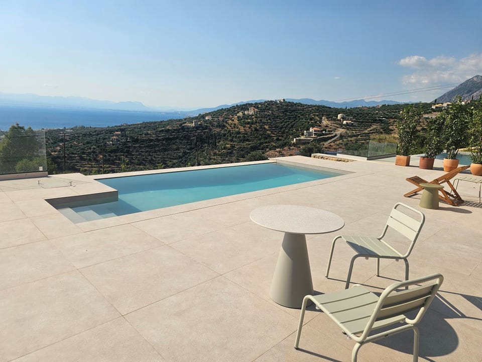 Day, View (from property/room), Balcony/Terrace, Balcony/Terrace, Mountain view, Pool view, Swimming pool