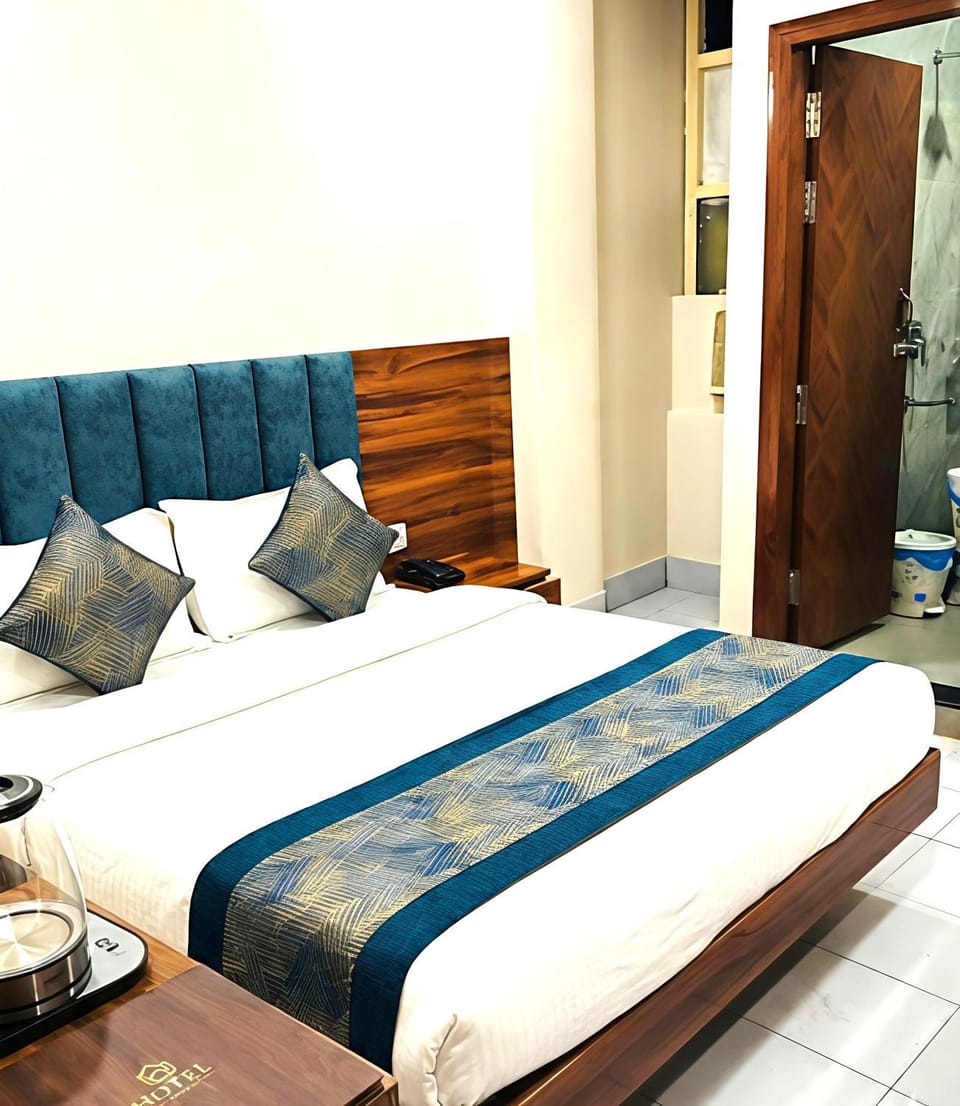 Hotel Neelam Palace in- 3 Minute From New Delhi Station And Connaught Place Hotel in New Delhi