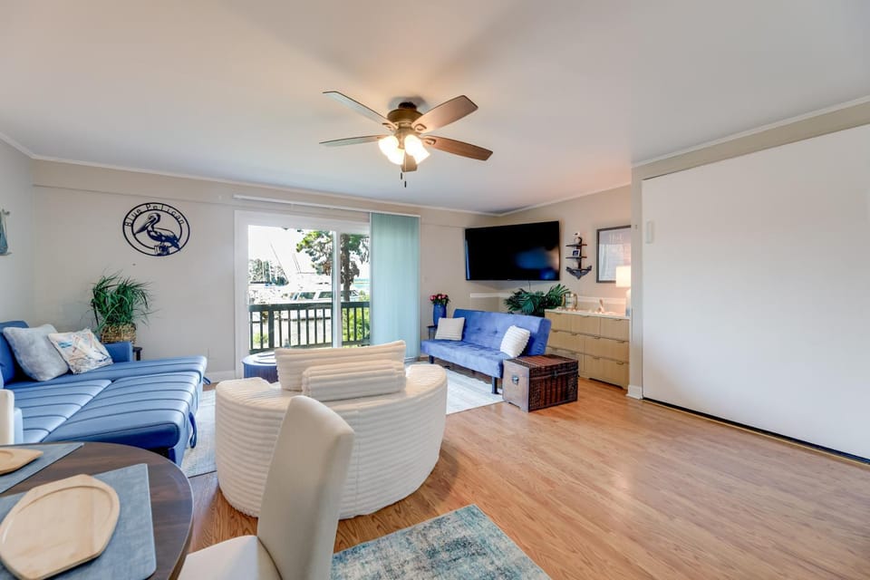 Blue Pelican River Oasis on the Neus! Walk to Pier House in Fairfield Harbour