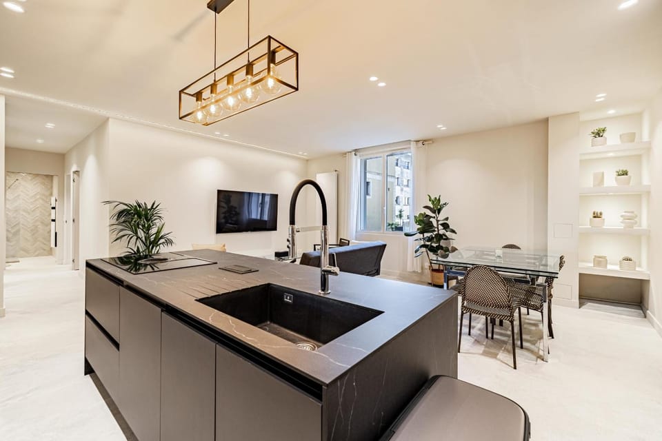 TV and multimedia, Kitchen or kitchenette, Dining area, minibar