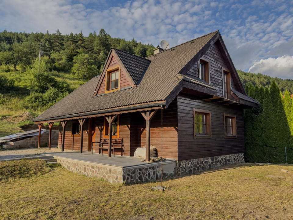 Property building, Day, Natural landscape, Balcony/Terrace, Mountain view