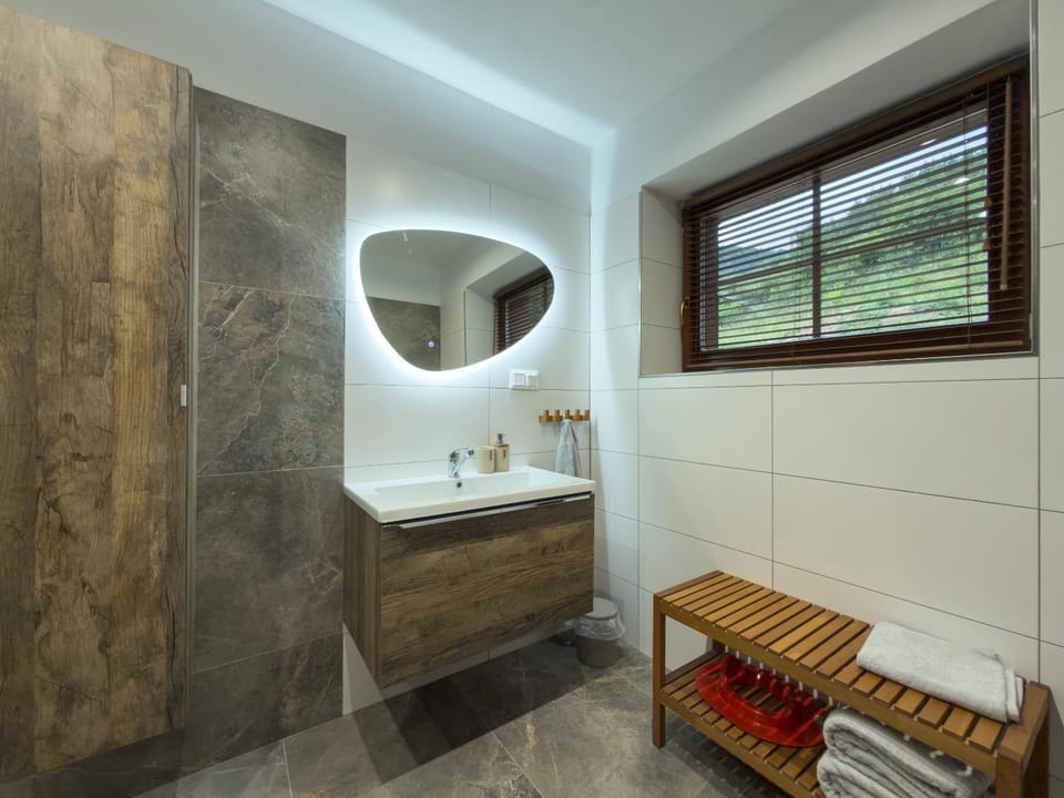 Bathroom, towels