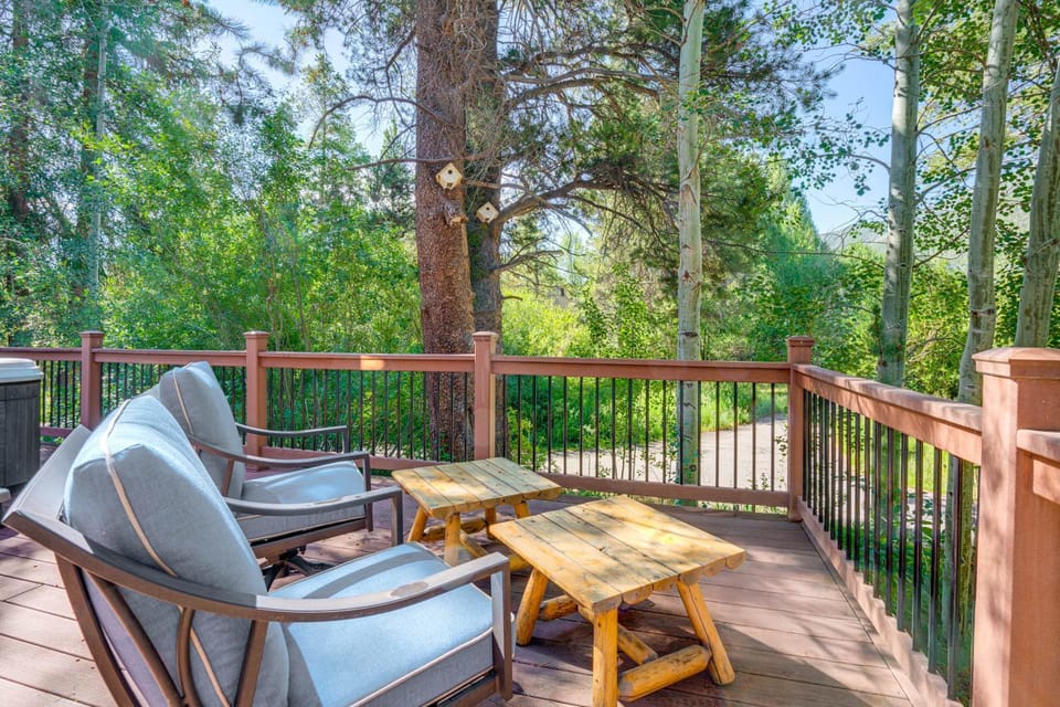 Private Deck & Hot Tub! Family Sanctuary in Frisco House in Frisco