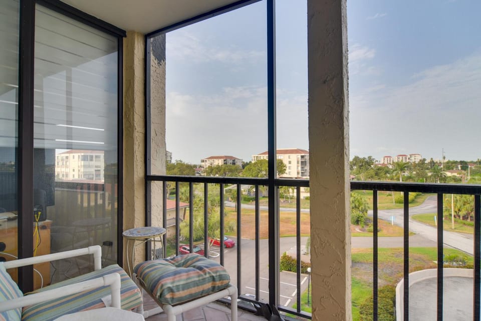 3 Mi to Beach! Extended St Pete Getaway w/ Pool House in Isla del Sol