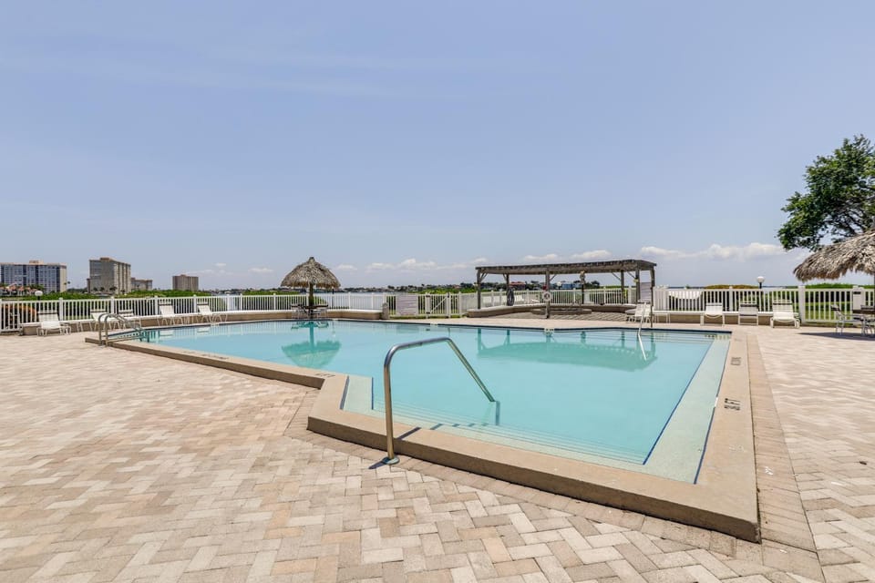 3 Mi to Beach! Extended St Pete Getaway w/ Pool House in Isla del Sol