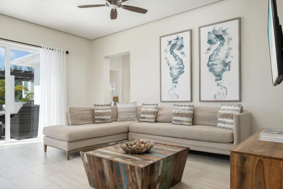 Breathe Easy Villa - Canalfront in Leeward Villa in Turks and Caicos Islands