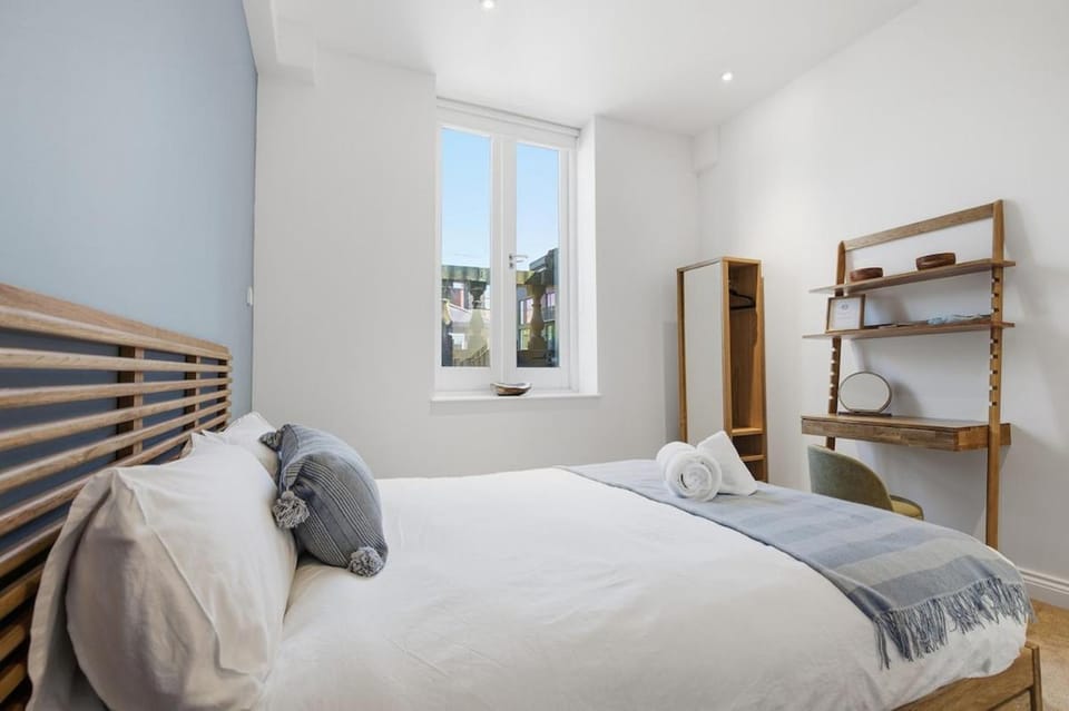 6BR Triplex | Pool Table | Rooftop Garden Apartment in Sheffield