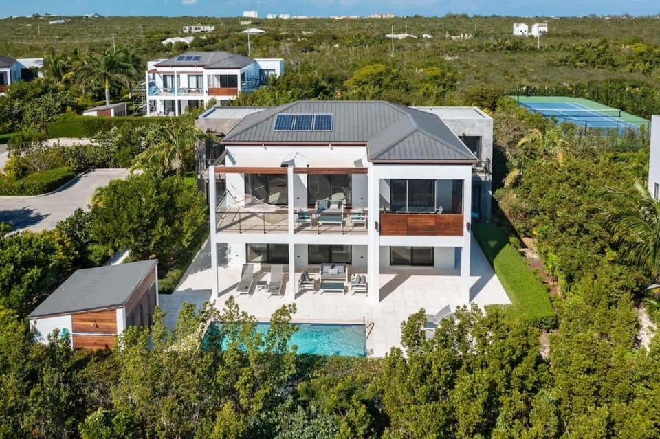 Bora Villa 3 Br Villa in Grace Bay