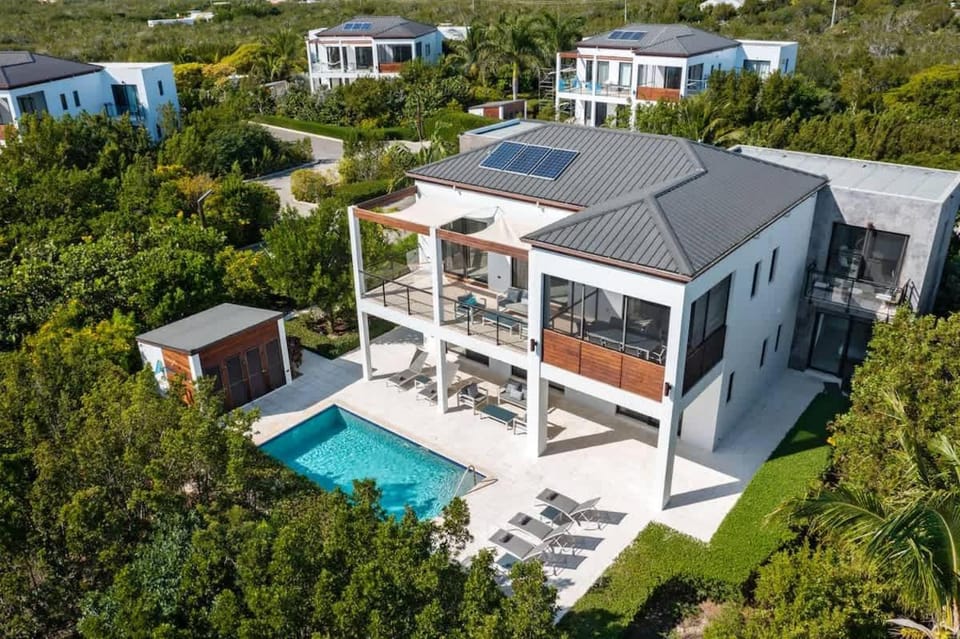 Bora Villa 3 Br Villa in Grace Bay