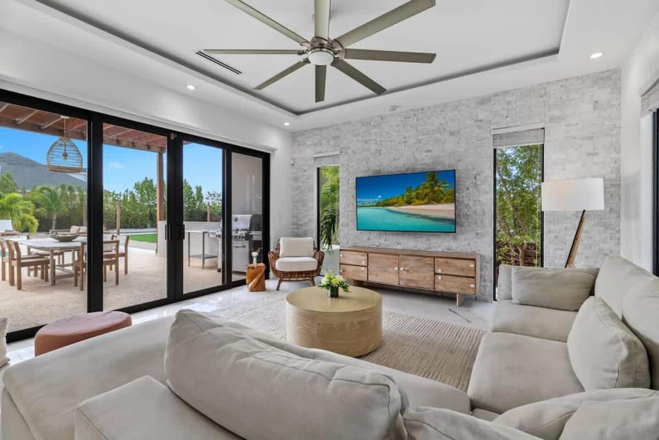 Sea Star Villa - 5 mins to Long Bay Beach Villa in Long Bay Hills