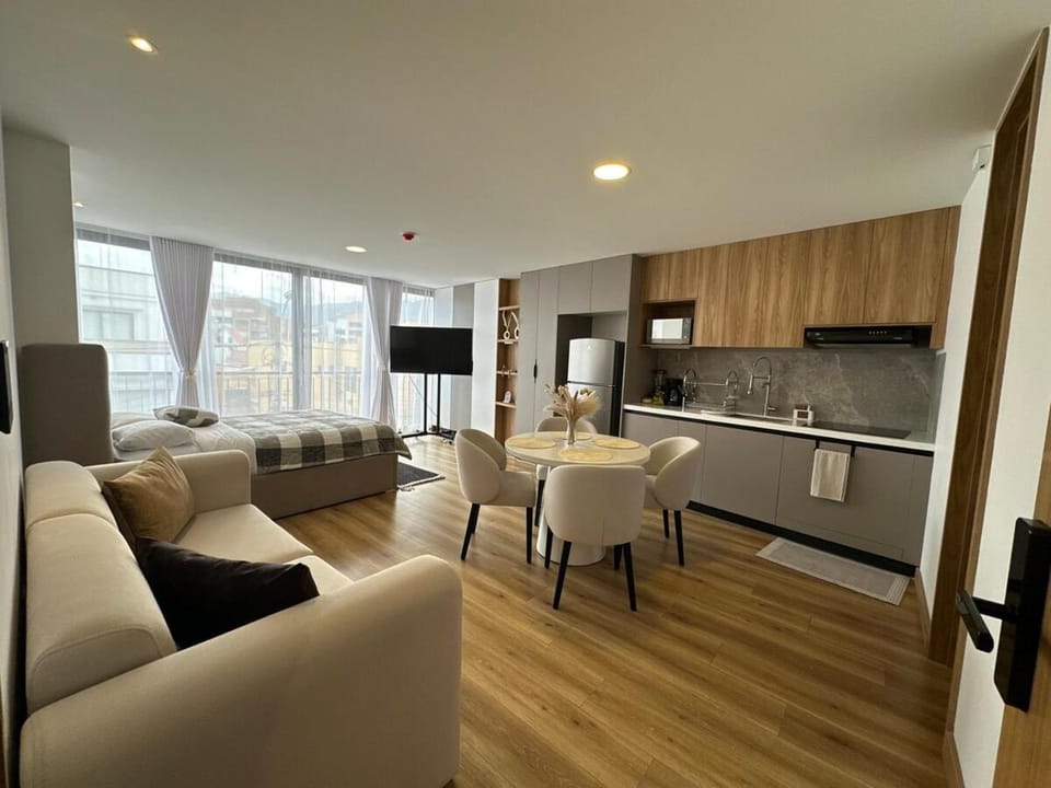 Milán Building Apartment in Cuenca