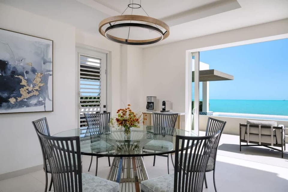 Goldfinger Villa Villa in Long Bay Hills