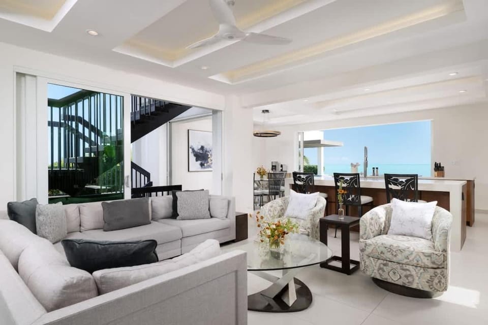 Goldfinger Villa Villa in Long Bay Hills