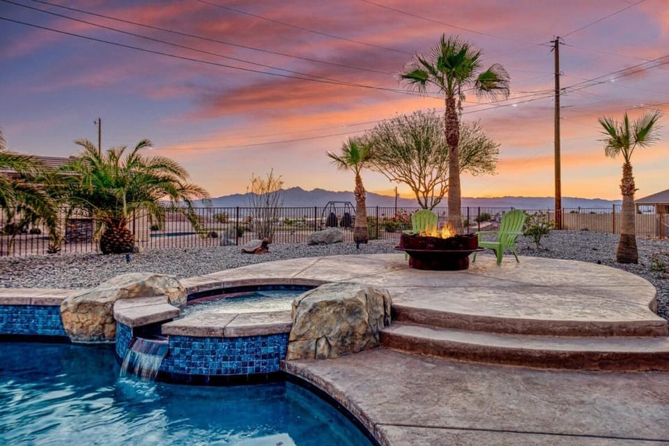 Casa Amigo - Pool, Spa, Backyard Oasis, Parking Villa in Lake Havasu City