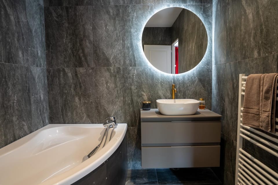 Bathroom, Bath, towels