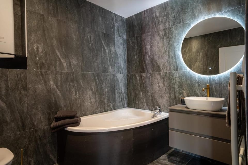 Bathroom, Bath
