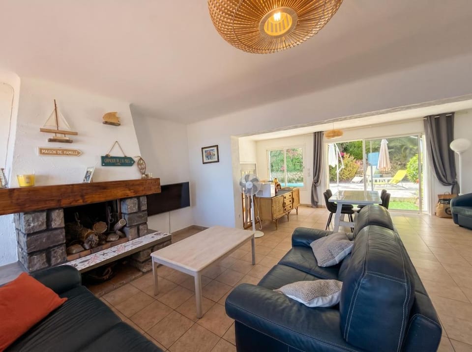 Villa Maizou, Provençal Charm, Pool and Sea View Villa in Roquebrune-sur-Argens