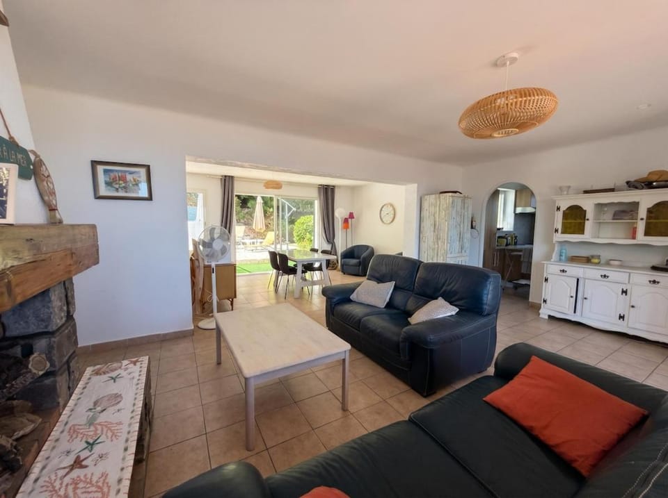 Villa Maizou, Provençal Charm, Pool and Sea View Villa in Roquebrune-sur-Argens