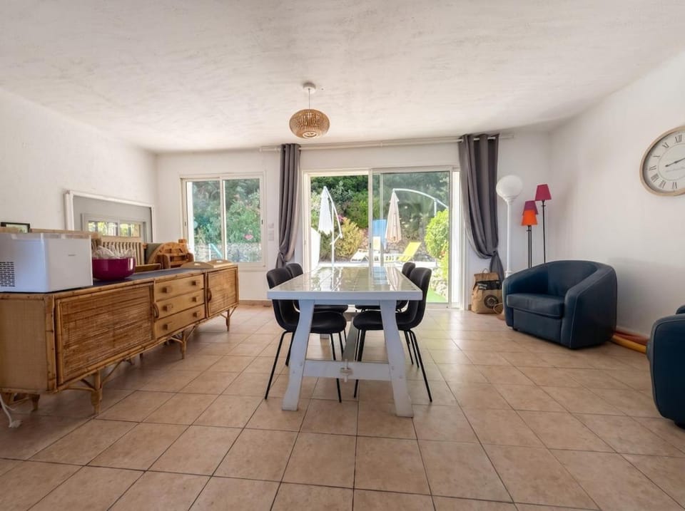 Villa Maizou, Provençal Charm, Pool and Sea View Villa in Roquebrune-sur-Argens