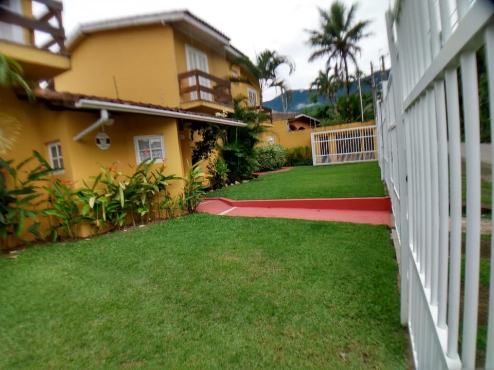 Casa Amarela Massaguaçu House in Caraguatatuba