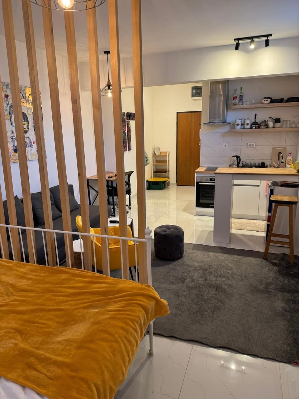 Kitchen or kitchenette, Living room, Seating area, Dining area, oven, pet friendly, stove