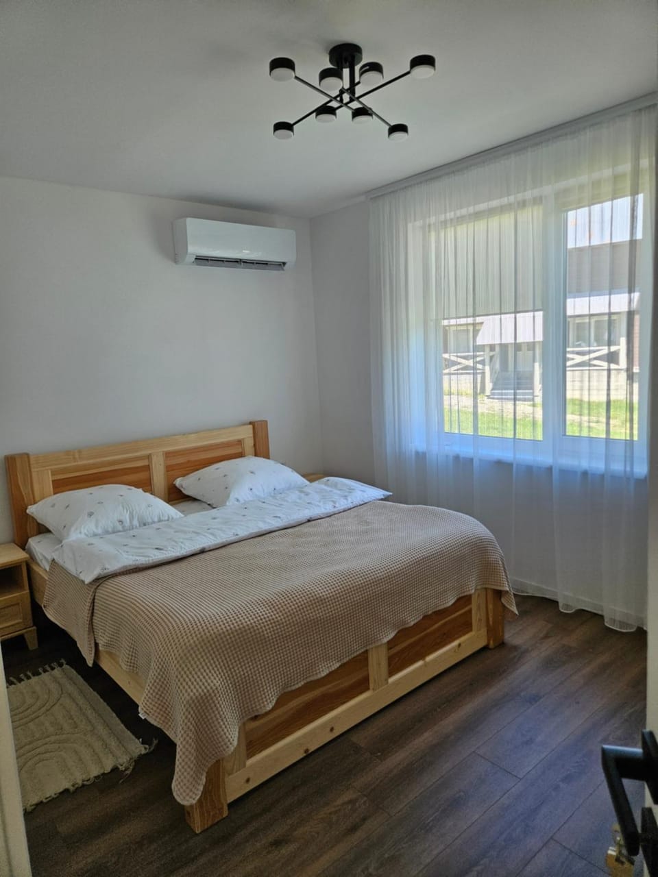 Photo of the whole room, Bedroom, air conditioner