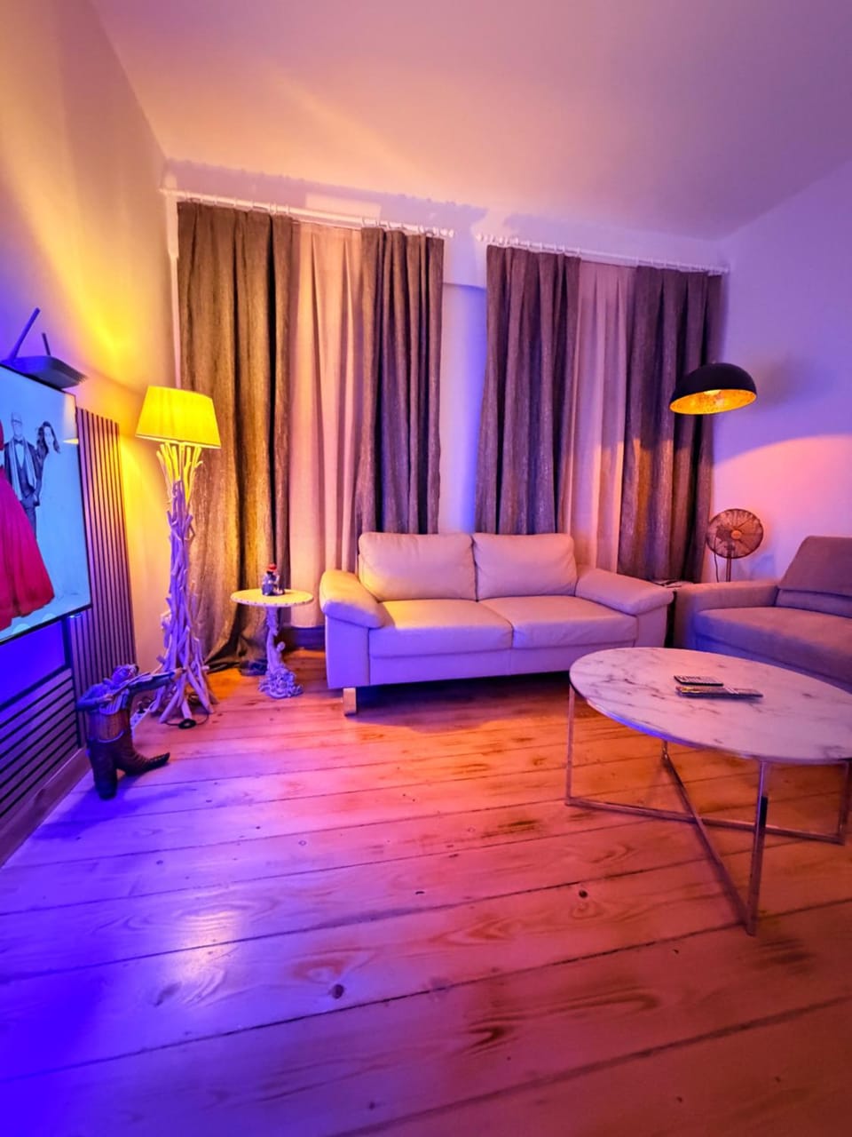 Bed, TV and multimedia, Living room, Bedroom