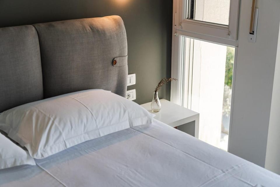 Discover an exclusive seaside retreat !! Villa in Tirana County, Albania