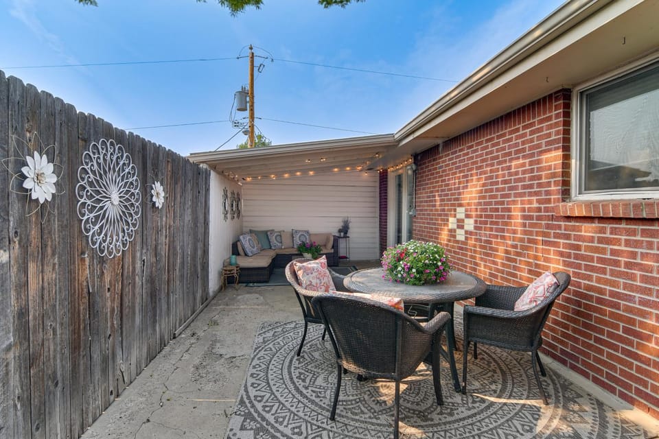 12 Mi to Red Rocks, Dtwn Denver! Townhome w/ Patio House in Arvada