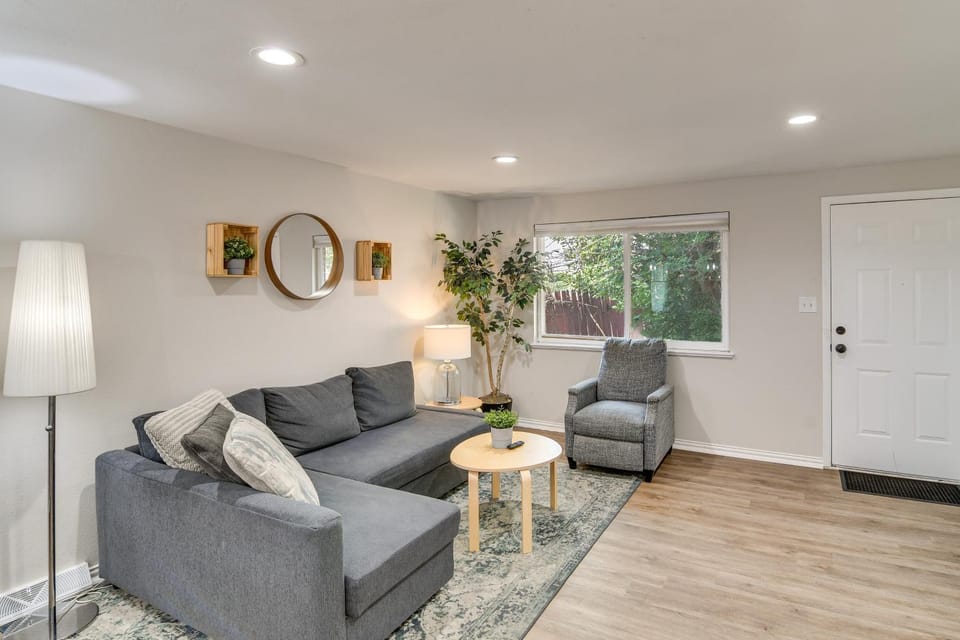 12 Mi to Red Rocks, Dtwn Denver! Townhome w/ Patio House in Arvada