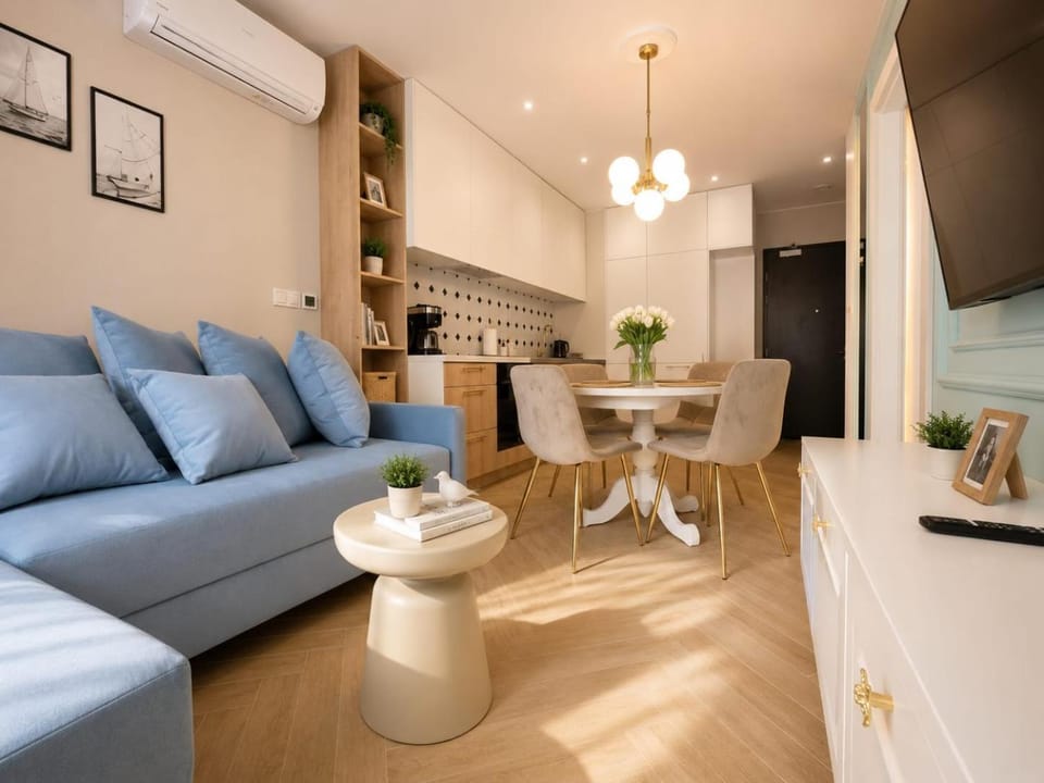 TV and multimedia, Kitchen or kitchenette, Living room, Seating area, Dining area, kitchen
