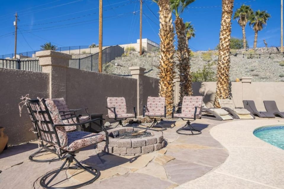 Villa Palmas - Pool, Comfort, Parking, ProjectorTV Villa in Lake Havasu City