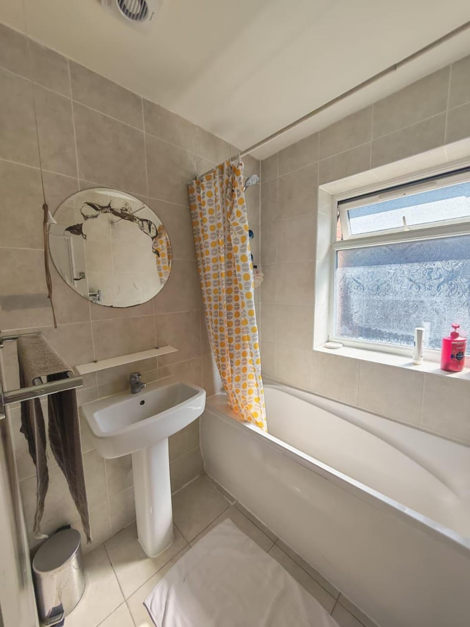 Standard Double Room with Shared Bathroom Vacation rental in Wembley