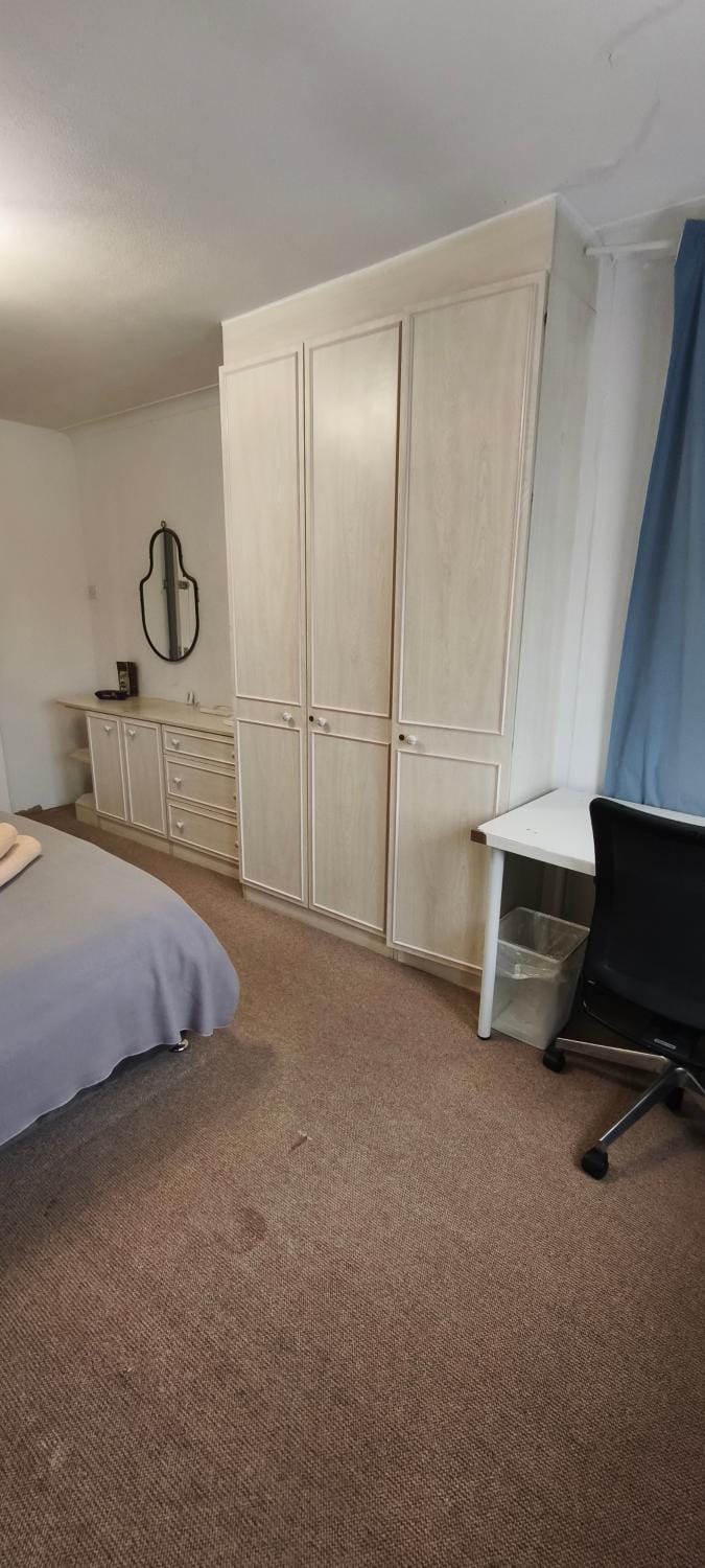 Standard Double Room with Shared Bathroom Vacation rental in Wembley